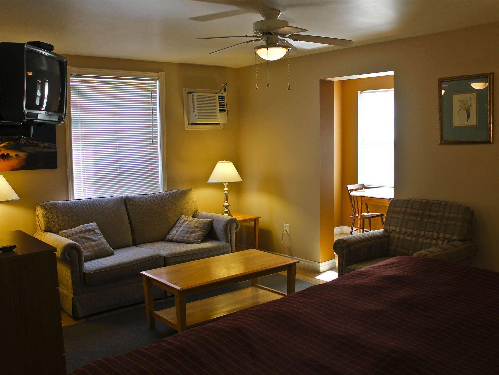 Midtown Motel & Suites Moncton Bagian luar foto