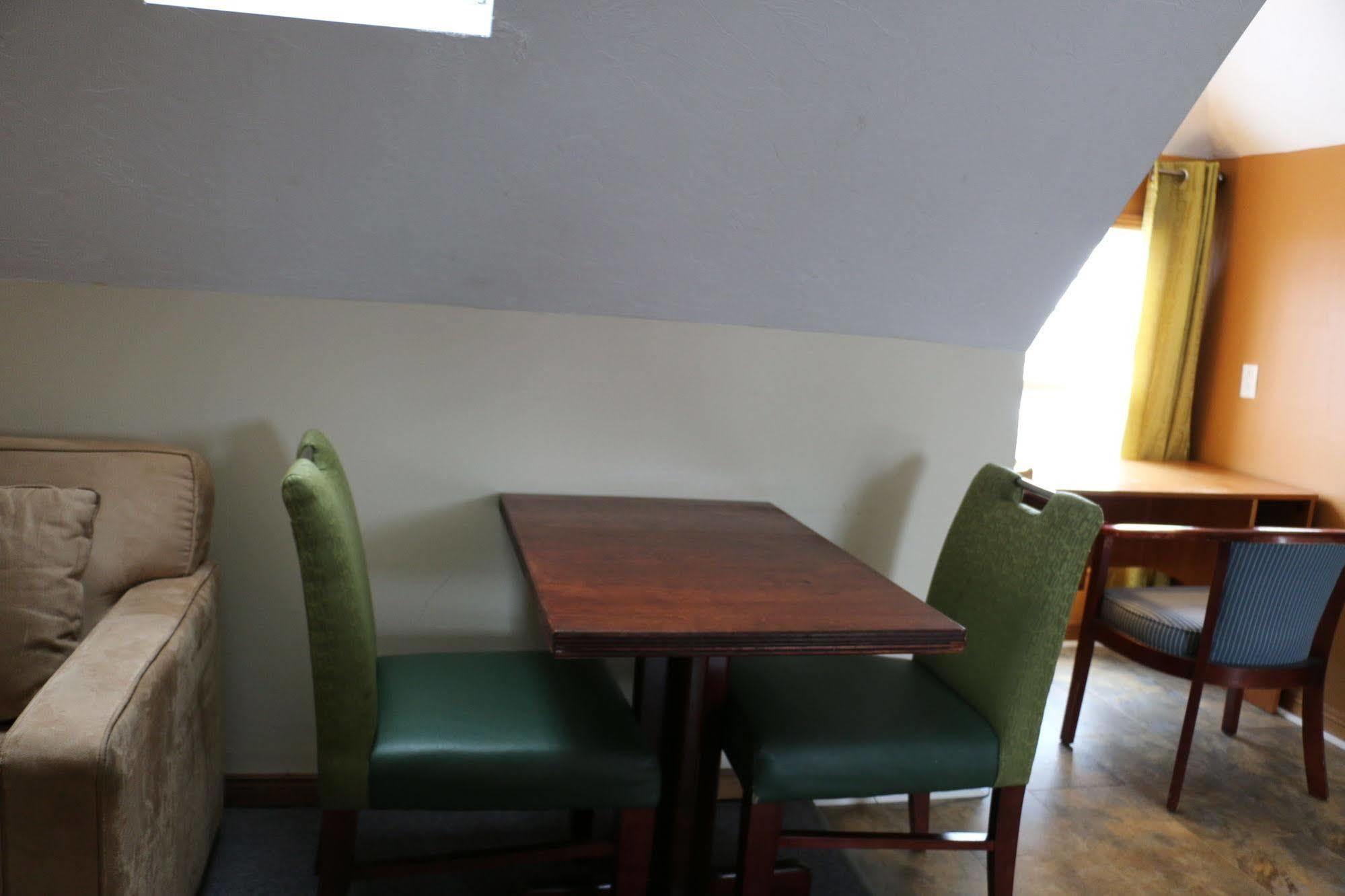 Midtown Motel & Suites Moncton Bagian luar foto