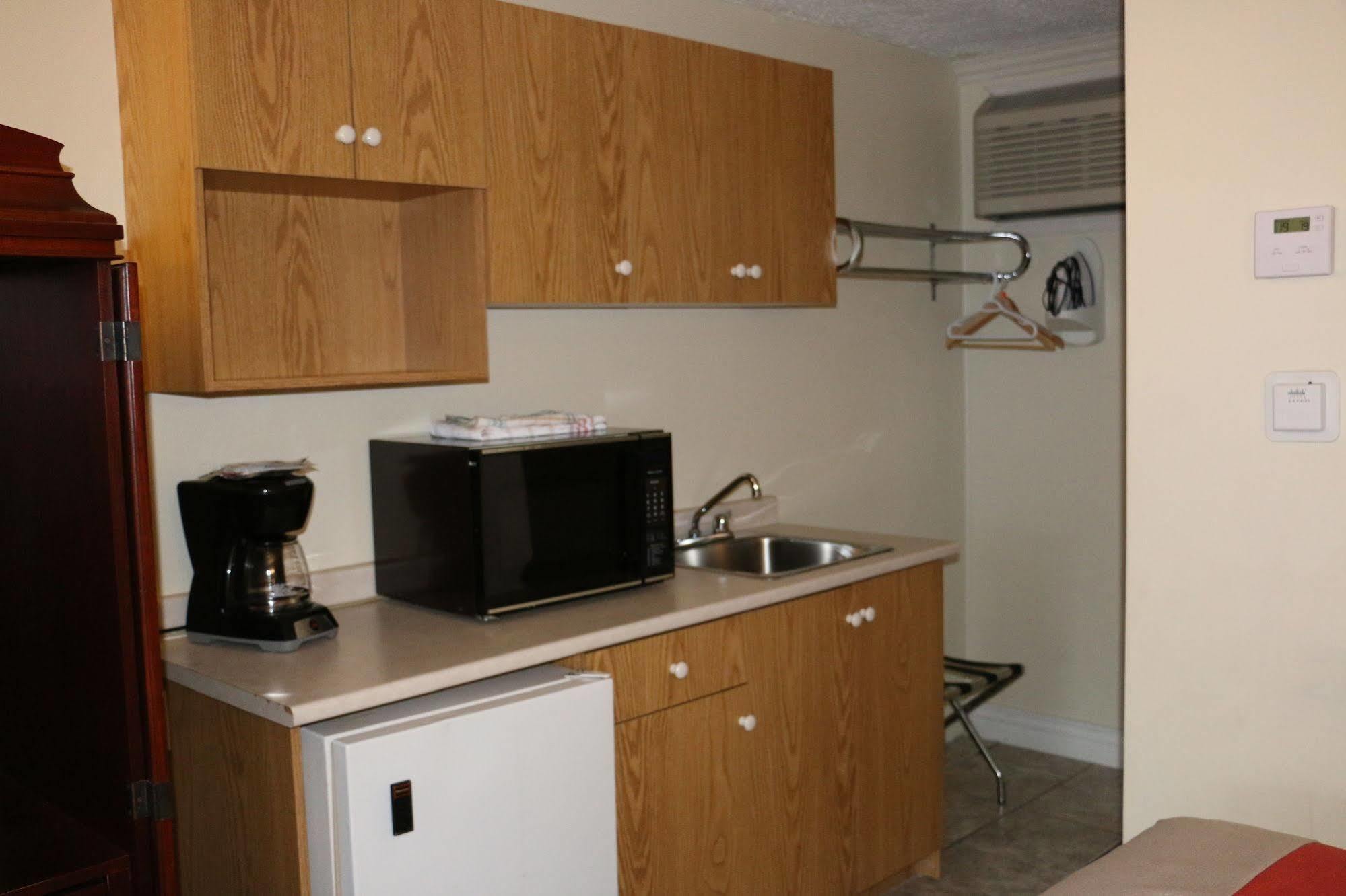 Midtown Motel & Suites Moncton Bagian luar foto